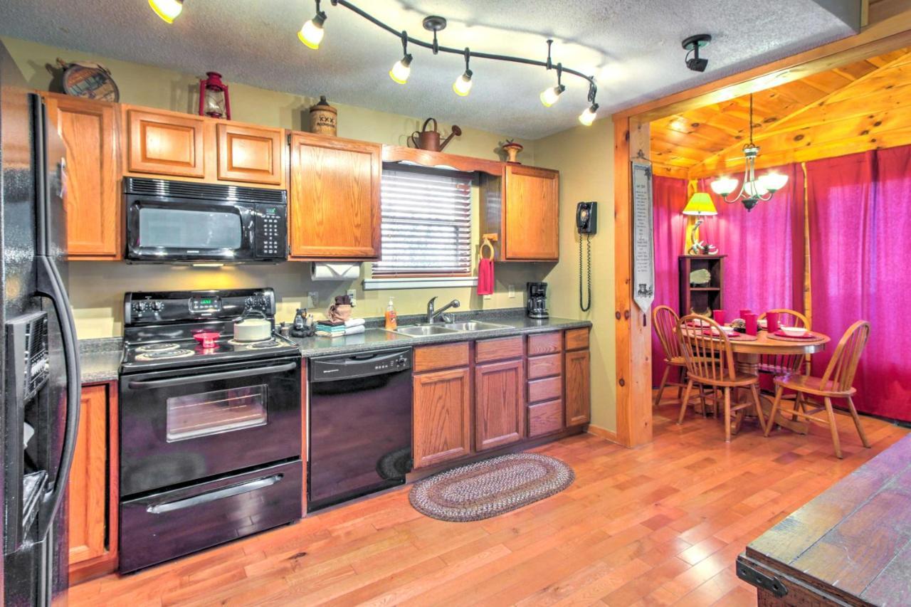 Tree Top Dream Cabin With Hot Tub In Gatlinburg! Villa Bagian luar foto