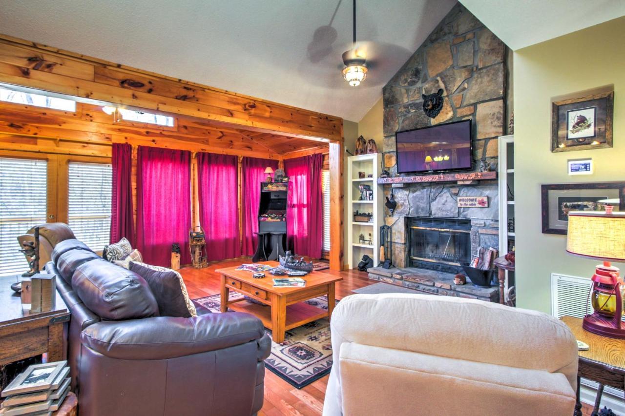 Tree Top Dream Cabin With Hot Tub In Gatlinburg! Villa Bagian luar foto